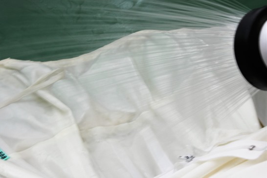 ドレスクリーニングの様子