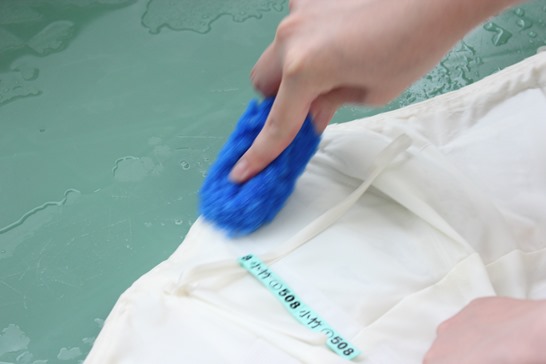 ドレスクリーニングの様子