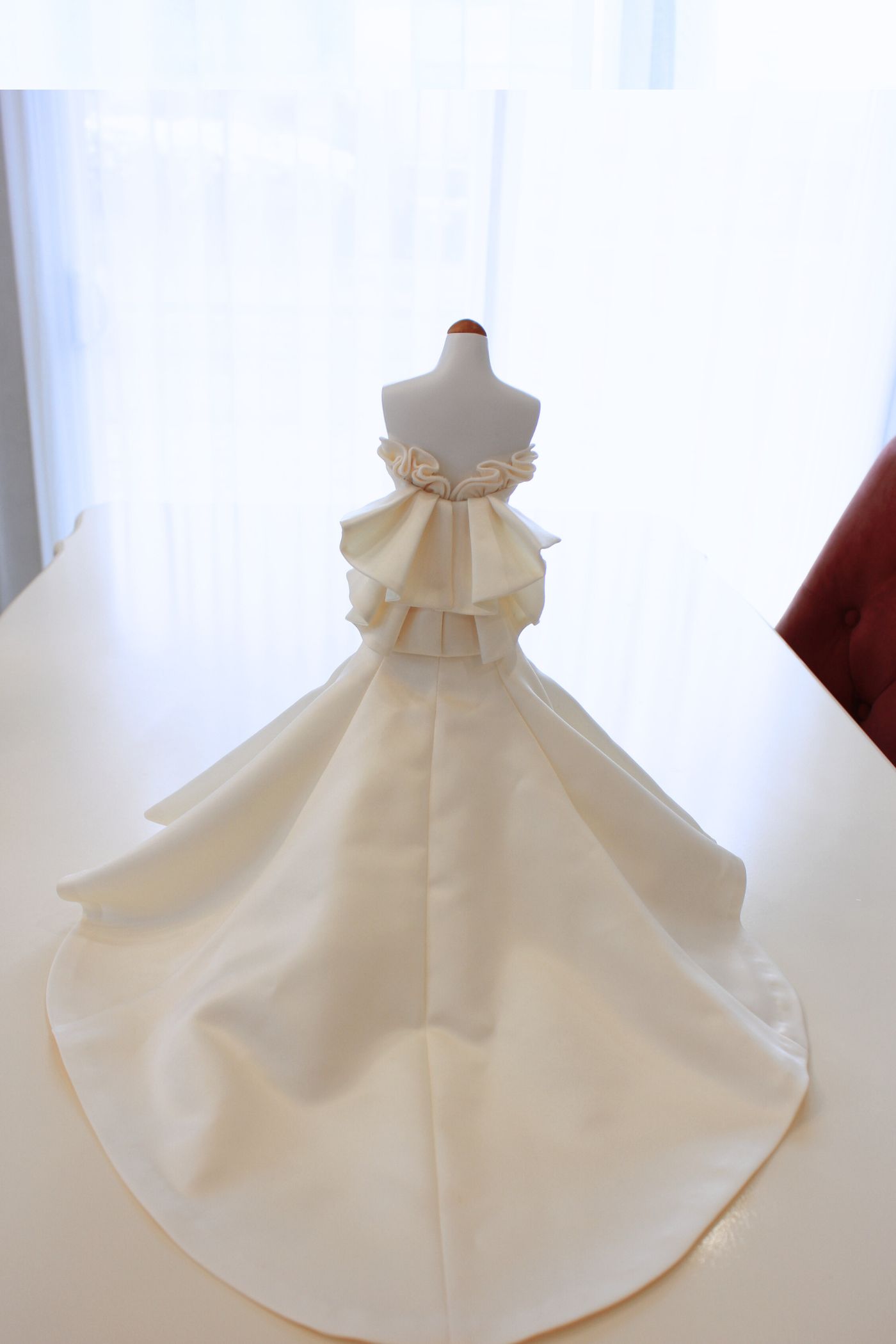 ミニチュアドレス　バックスタイル