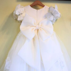 ガールズドレスのバックスタイル